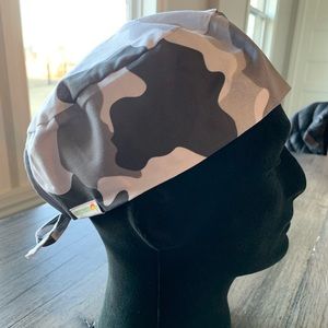 Men’s camo tie back scrub cap